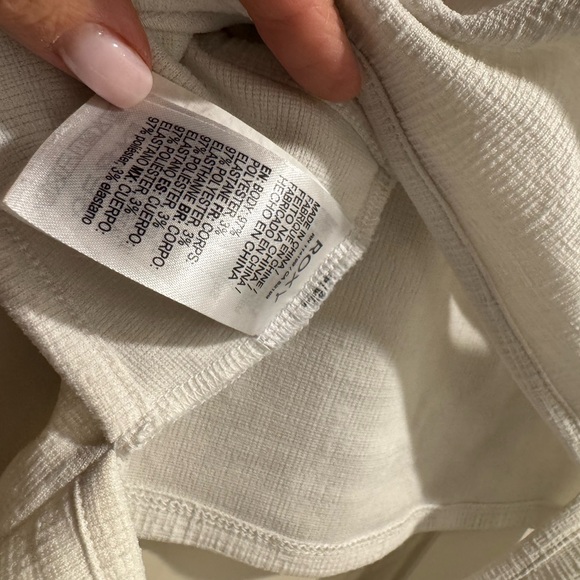 Roxy White Textured Tank Top medium - Picture 5 of 7